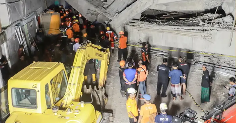 ইন্দোনেশিয়ায় স্কুলের নির্মাণাধীন ভবনে ধস